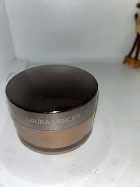 laura mercier Loose Setting Powder - Tan Shade. Medium deep. Sealed